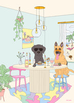 Kunstplakat med to hunder som drikker vin og spiser lunsj ved bordet – fargerikt og humoristisk motiv inspirert av ekte hunder.

