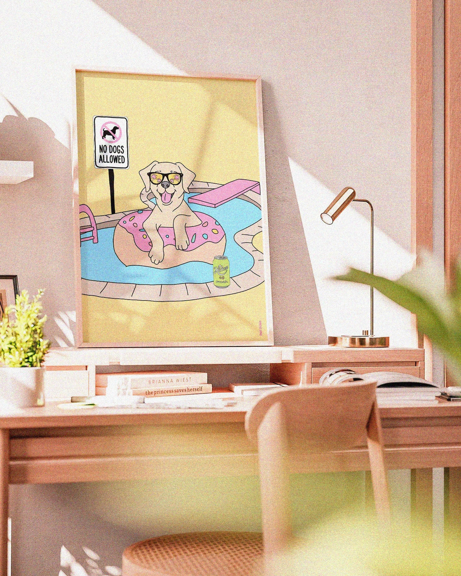 Kunstplakat med hund i donut-badering i basseng – solbriller, “no dogs allowed”-skilt og humoristisk feriestemning.